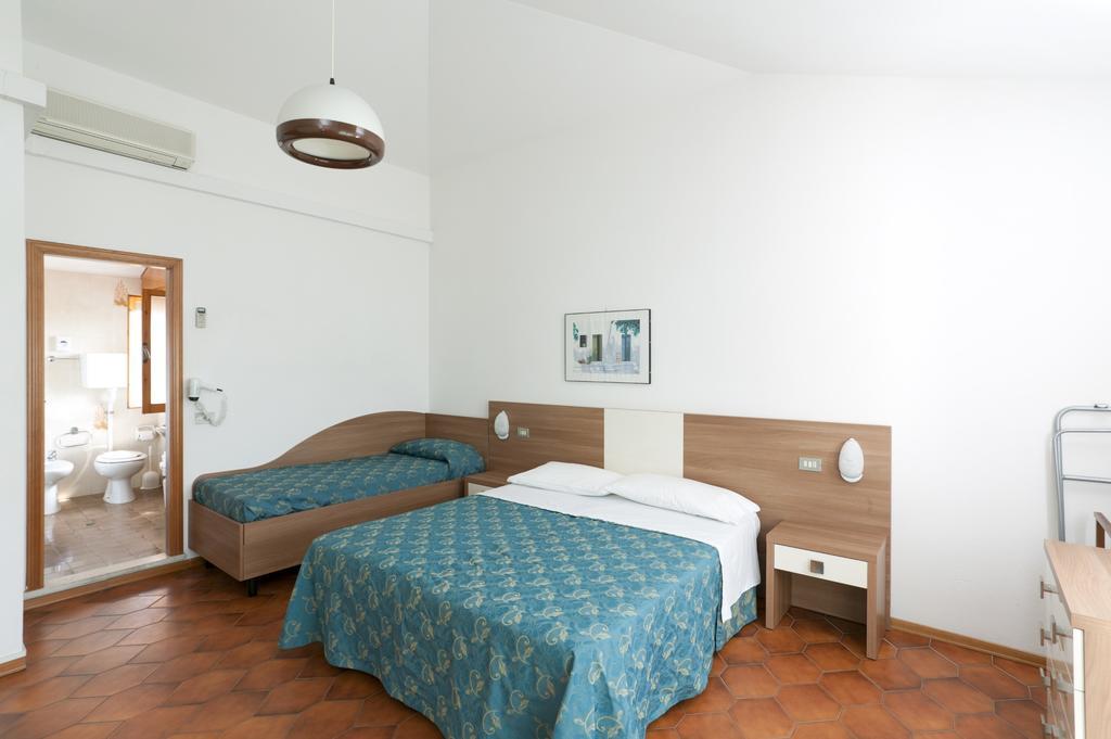 Hotel Giamaika 체제나티코 객실 사진
